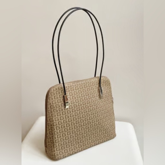 VENETO Logo Bag with Black Handles - Picture 7 of 16